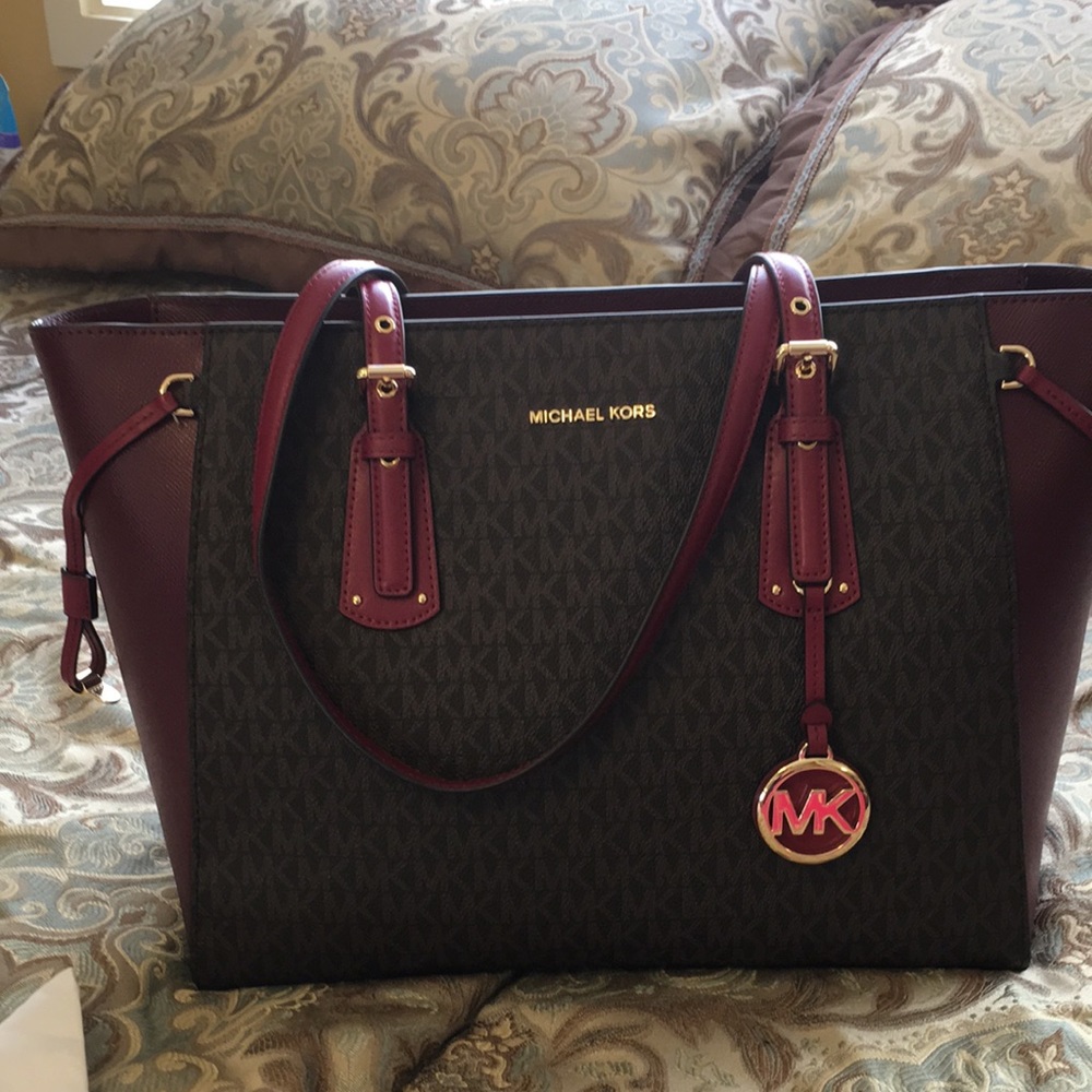 Brand new Michael kors adorable hand bag - Picture 3 of 9
